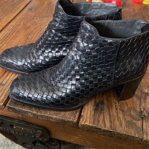 Cole Haan Leather Ankle Bootie Size 8.5